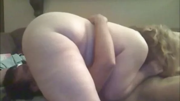 Lily nõuab creampie.
