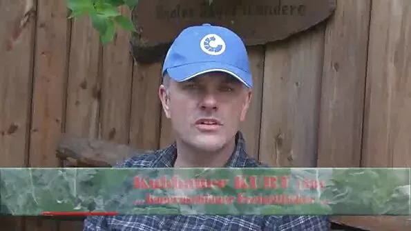 Julge poiss keppis saamatut juuksurit kõigisse aukudesse.